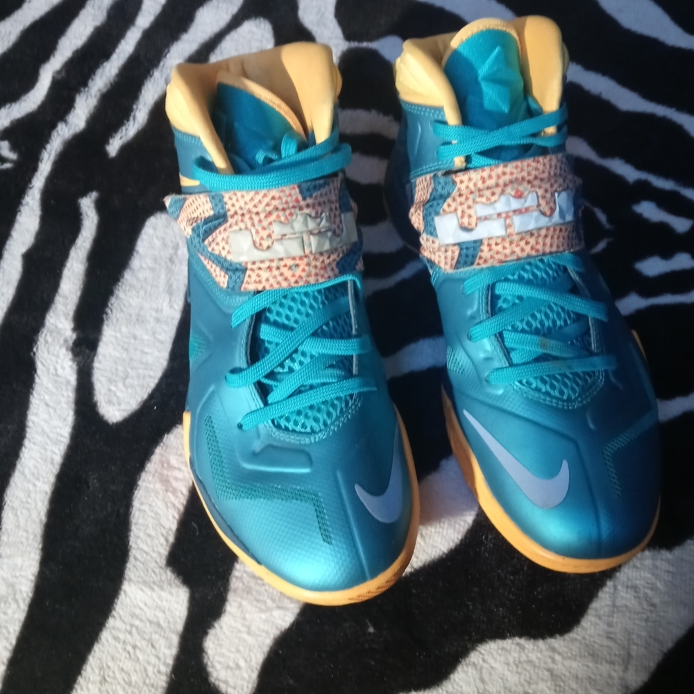 Footwear - Picture 3 of 3